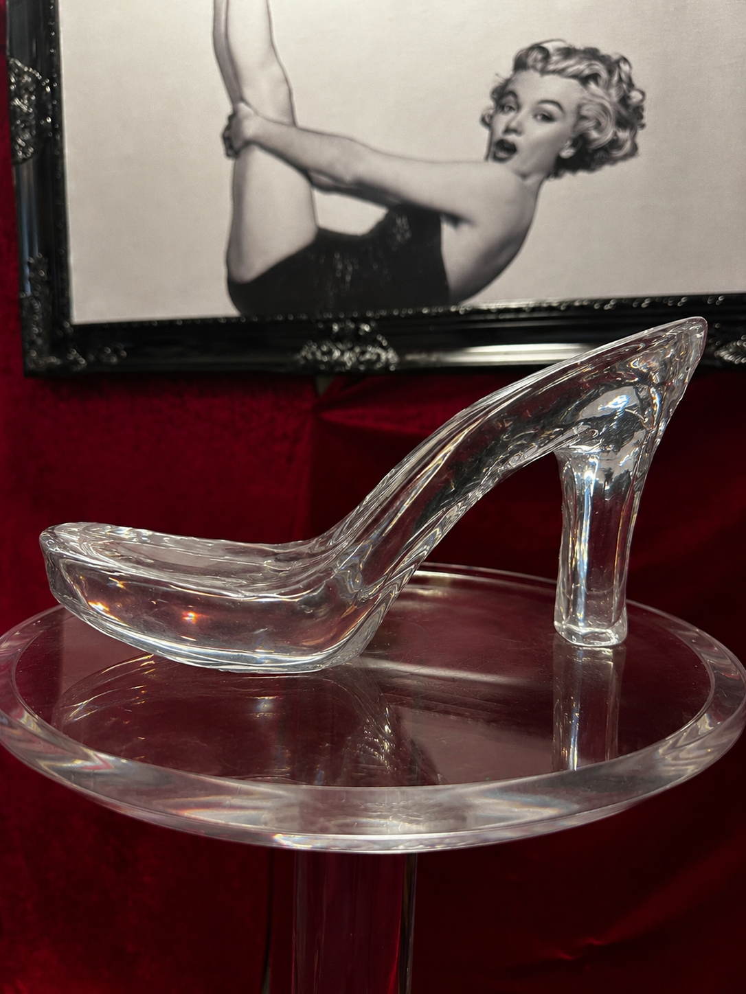 Modern Bombshell Dazzling Tootsies