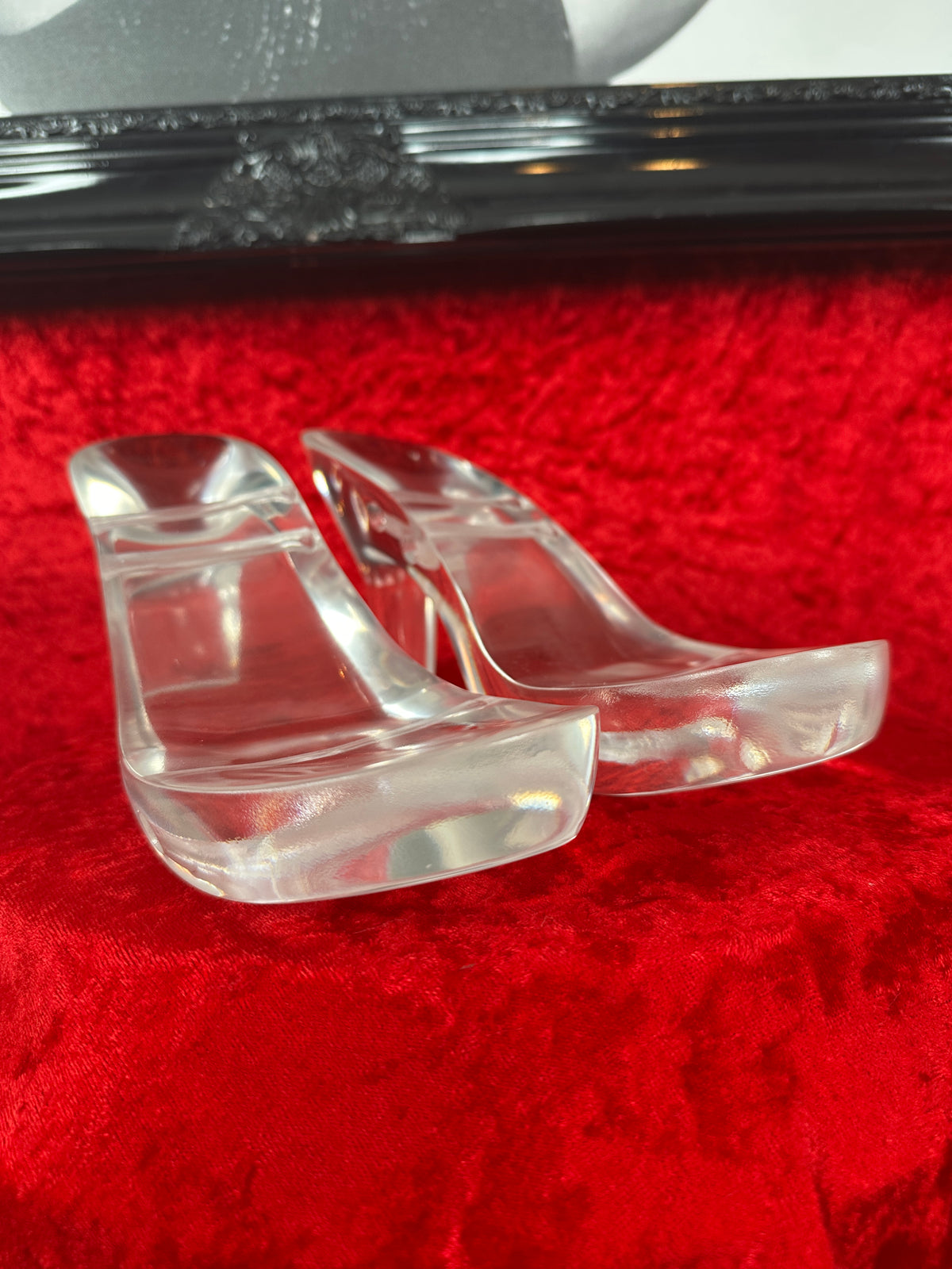 Modern Bombshell Dazzling Tootsies