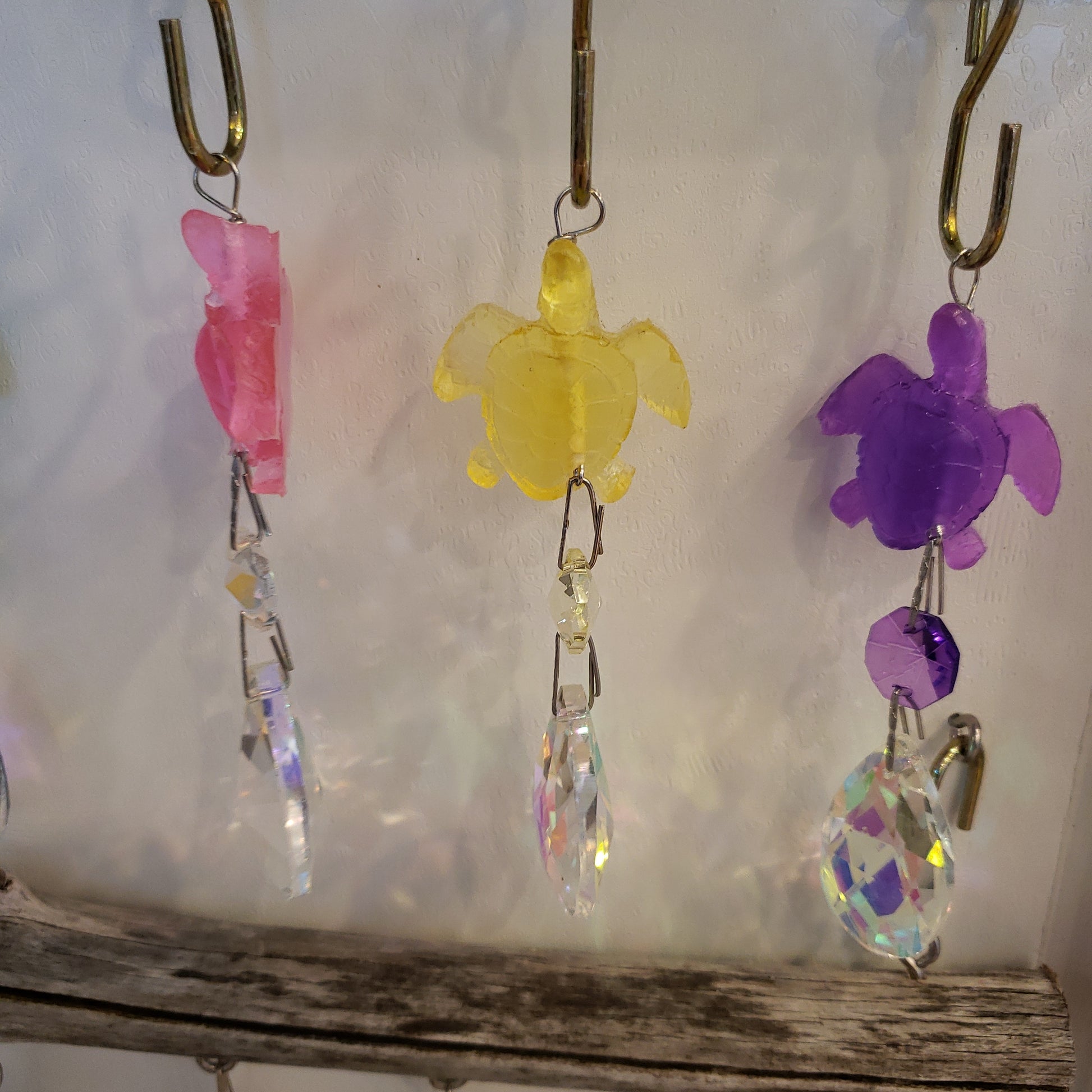yellow epoxy resin sea-turtle sun-catching chandelier crystal