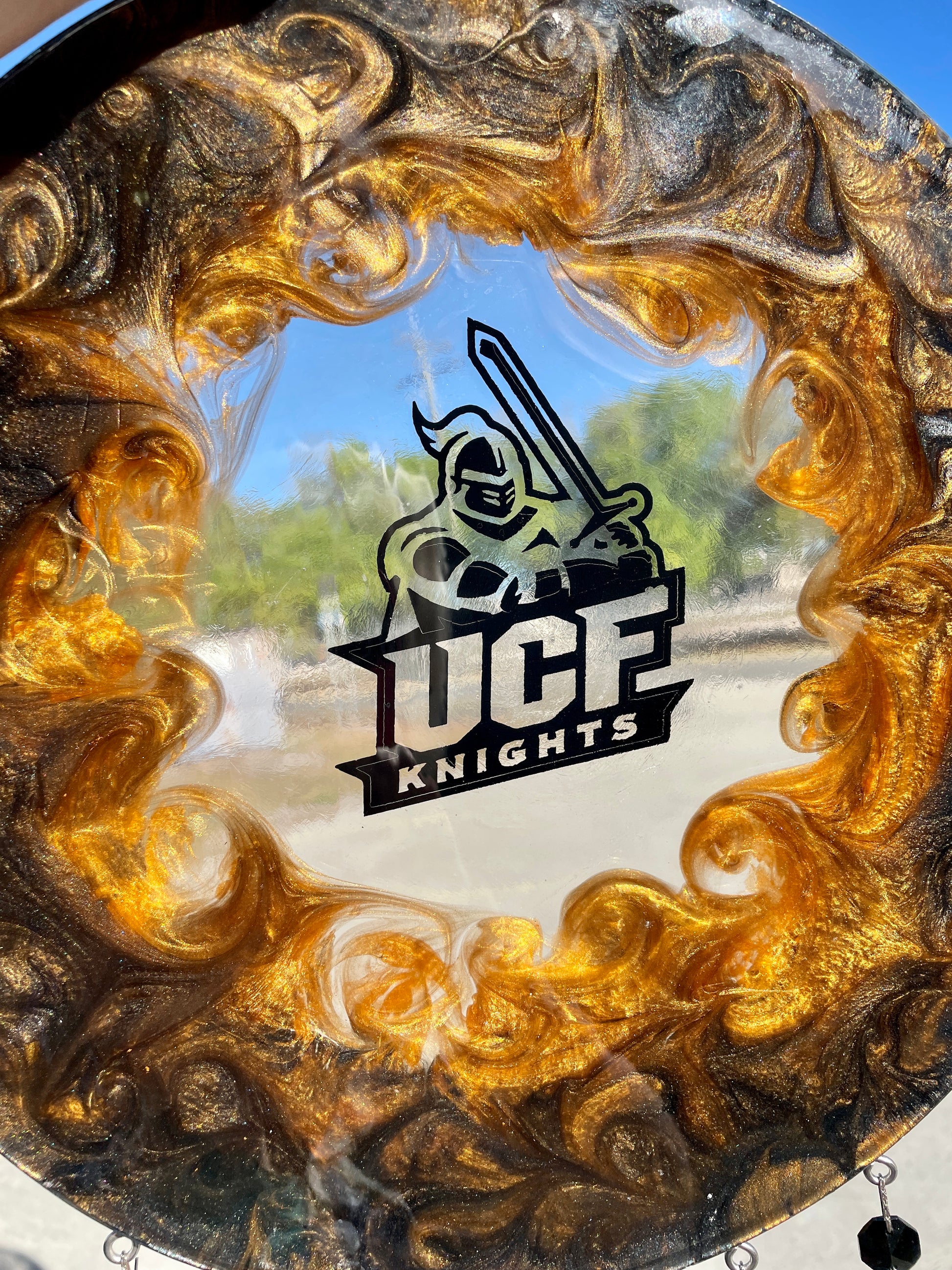 UCF epoxy resin disk powder pigmentation