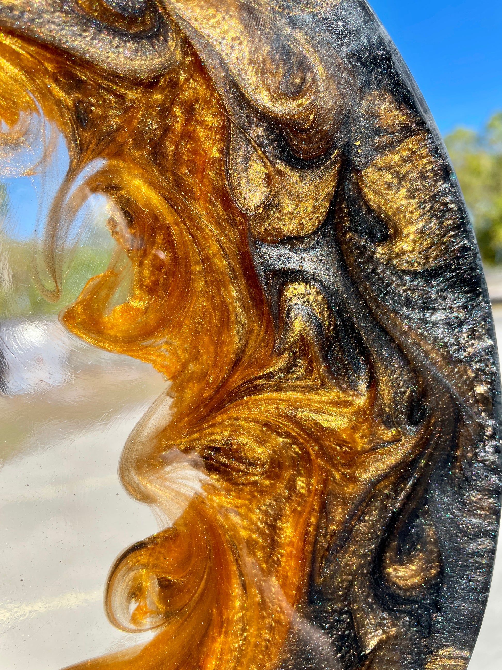 Colored epoxy resin disk
