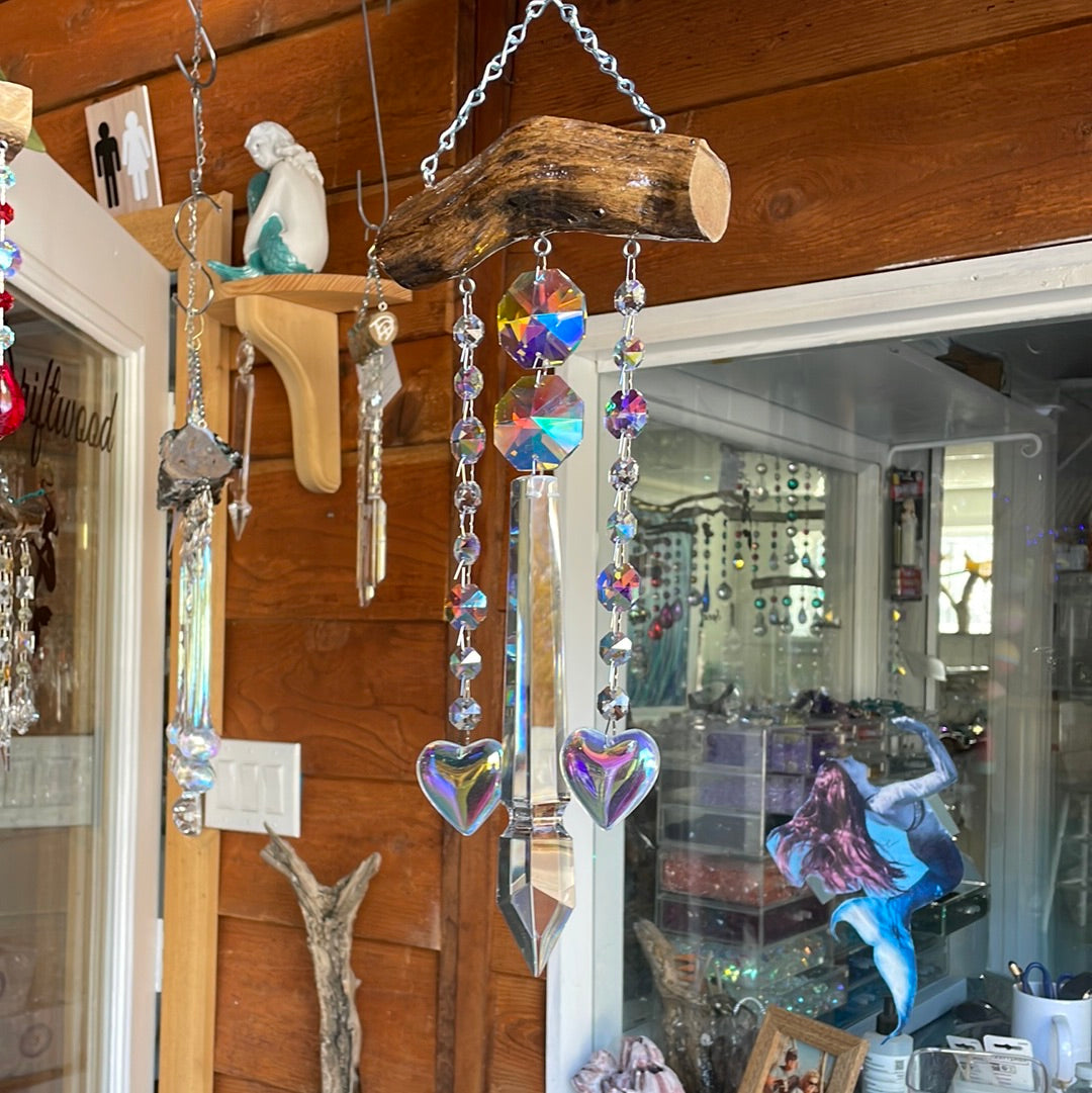 glistening wind/chime 3 chandelier/crystals hearts